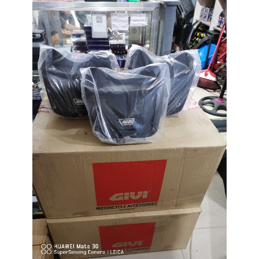 GIVI CENTER BOX 10 LITERS (BRACKET INCLUDED FOR YAMAHA SNIPER 150 ONLY)